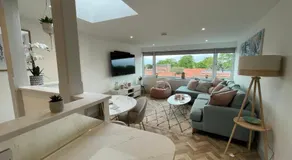 Lees Lookout Holt ,2 bedroom luxury apartment with private parking - Image 3