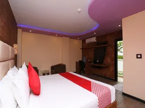 The Dolphin Palace Hotel - Image 2