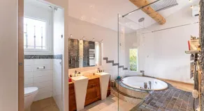 Beautiful house with a gym and sauna - Image 2
