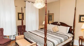 Large 7 Bedroom Heritage Home in St Catharines - Image 2
