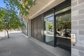Elegant 3-bed Apt With Park Views in Campbell - Image 5