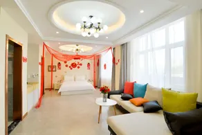 Blue Whale Hotel (Oriental Plaza Guanghua College Branch) - Image 2