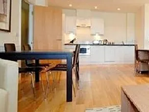 Reading Serviced Apartments - Image 2