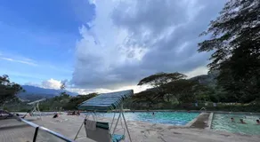 Refugio Natural Medellín, Apartamento Tranquilo con Piscina y Sauna, vista panorámica - Image 5