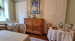 Chambre spacieuse avec grand lit et salle d'eau privée, petit-déjeuner inclus - Châteauroux - FR-1-591-601 - Image 4