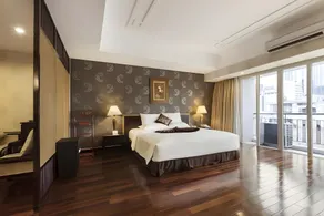 Rex Hotel - Image 2