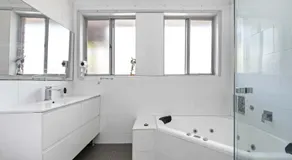 Light & Simple Single Room - Peakhurst Area - Shared Bathroom - Image 2