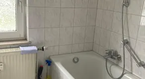Self check in ganzes Apartment 40 m zwei Schlafzimmer Wlan Parkplatz eigenes Badezimmer mit Badewanne Kochecke Einfamilienhaus - Image 4