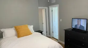 Comfortable Suite with private entrance & private bathroom - Image 2