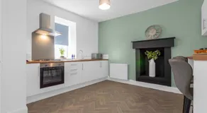 Arran Cottage - 4 Bed Home on M8 - Image 2