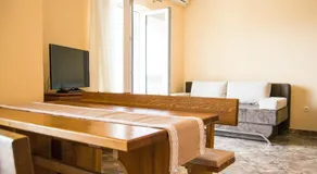 Apartments Barisic Hrvatskih Žrtava 404 Seget Vranjica - Image 2