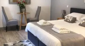Hunters Lodge - Image 2