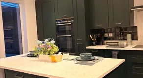 Spacious & Modern House in Sittingbourne - Image 2
