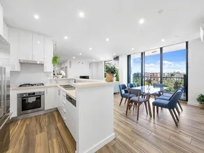Modern 3BR Apt with Parking Walk to ICC & Darling Harbour & CBD & Chinatown - Image 3