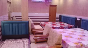 Kanha ji 82798s58346 PG family 12 rooms near lord Krishna temple free pick up service also Activa rent - Image 3
