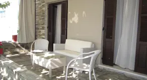 Spyrou Studios & Apartments - Image 2