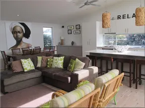 Lakeshores Surfside at Caves Beach Cottage - Image 3