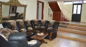 Paradise Hotel - Image 3