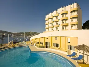 Ambassador Hotel - Image 3