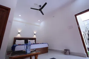 Hotel Saurabh - Image 1
