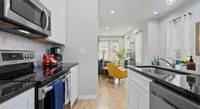3BR Duplex - Walk to Bishop Arts - Fenced Yard - Image 5