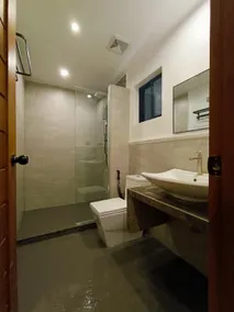 Cosy and Spacious Room and Asian Cuisine - Image 3