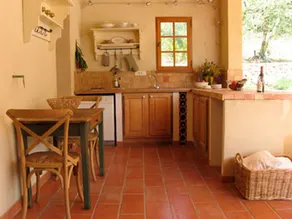 Provencal holiday home with private pool on 3000 m2 of garden, in the middle of the Luberon - Image 3