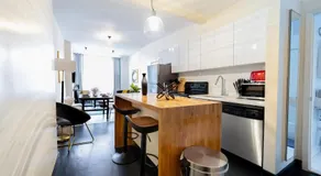 E10-1 Designer East Village Townhouse 1BR - Image 3