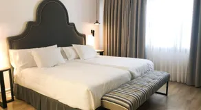 Suites Hom Sevilla - Image 2