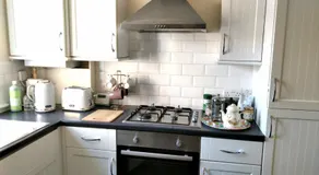 Avalon Retreat Self Catering Vegetarian Accommodation in the Heart of Glastonbury - Image 4