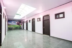 OYO 62110 Metro Golden Residency - Image 3