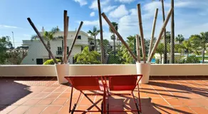 Apartamento con enorme terraza en complejo con piscina en Nueva Andalucía - Lorcrimar - Image 4