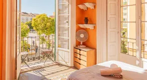 Private Rooms in Historic Building on the Square - Image 2
