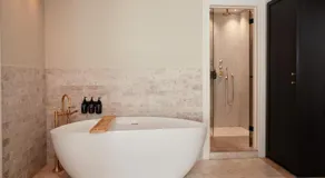 Ascot Hotel - Image 4