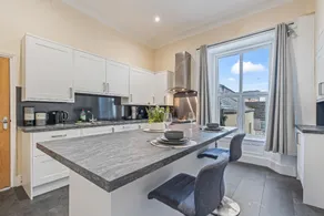 Bay Apartment 2 - Image 3