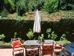Bed and Breakfast in Hollywood Hills - Image 2