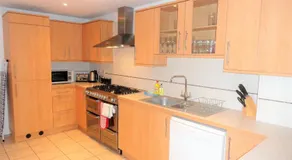 Comfortable and Welcoming Beatrix House by Cliftonvalley Apartments - Image 2