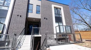 Entire luxury home 4 mins to falls Free parking - Image 3