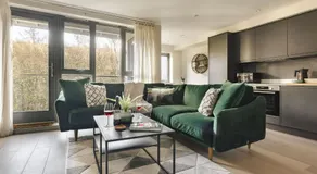 Exceptional 3 Bedroom River View Apartment - Pass the Keys - Image 2