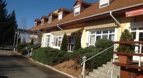 Club Torony Hotel - Image 2