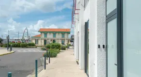 Suites Kerlarros Clim et Parking face Gare et Port - Image 2