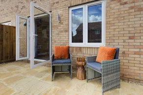 Marriott House sleeps 5 in Bourne with parking - Image 4