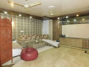 Cozy Bohemian Studio Apartment - GK2 South Delhi, near M Block Market - Image 4