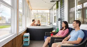 Hot Tub, Walk to Caesars, Free Parking, Sleeps 8 - Image 3