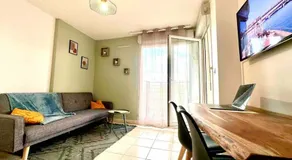 Lumineux T1 : balcon, TV sat&VOD, proche Part-Dieu & Université - Image 2