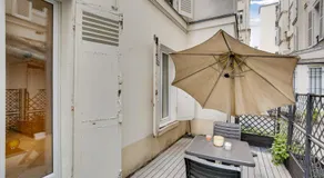 Chic studio with terrace in Paris - Image 5