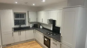 Newly constructed 3 bed town house next to the canal with Private Car Park - Image 4