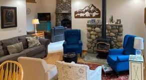 Mountain Home with Access to Shared Pool Hot Tub Sauna & Tennis - Image 5