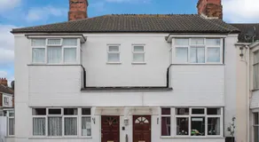 M and J Guest House - Image 3