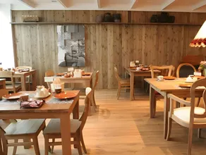 Forest Hotel - Image 3